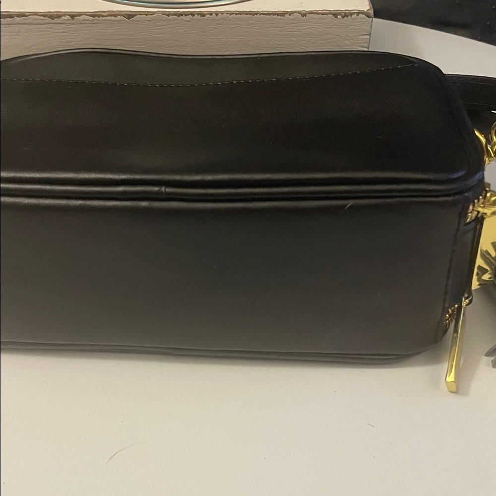 Elegant Black Crossbody Bag with Gold Accents - Picture 5 of 11